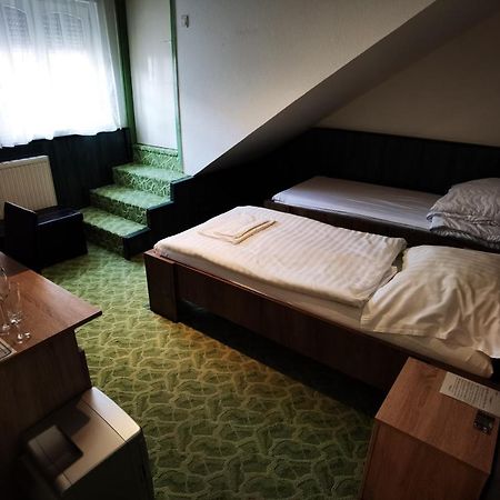 Komplex -Rendezvenytermek-Panzio-Apartman-Irodak- Mateszalka Bagian luar foto
