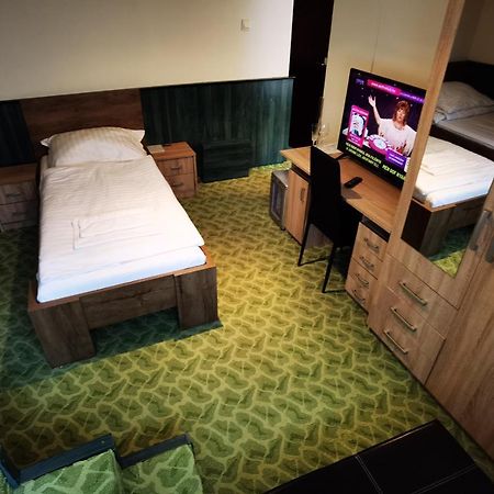 Komplex -Rendezvenytermek-Panzio-Apartman-Irodak- Mateszalka Bagian luar foto