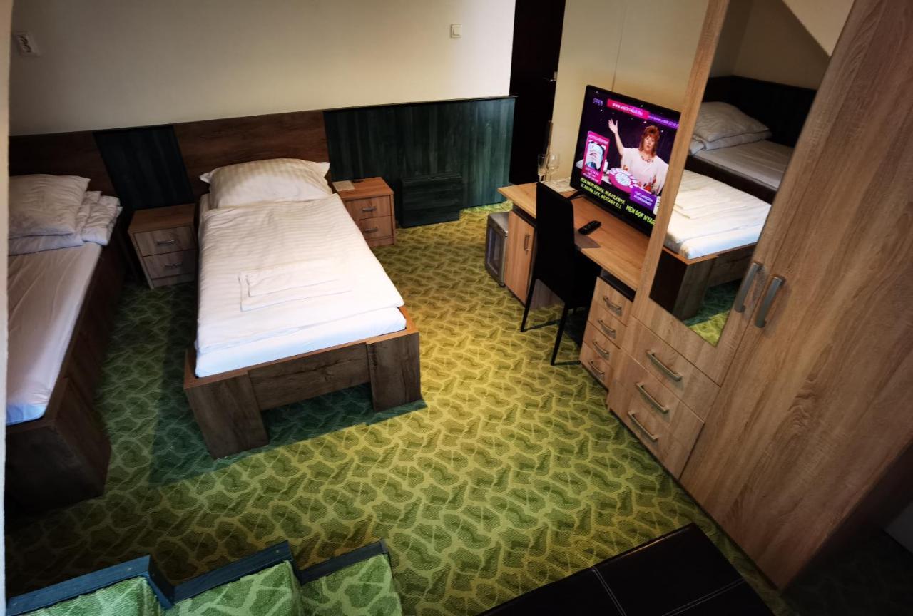 Komplex -Rendezvenytermek-Panzio-Apartman-Irodak- Mateszalka Bagian luar foto