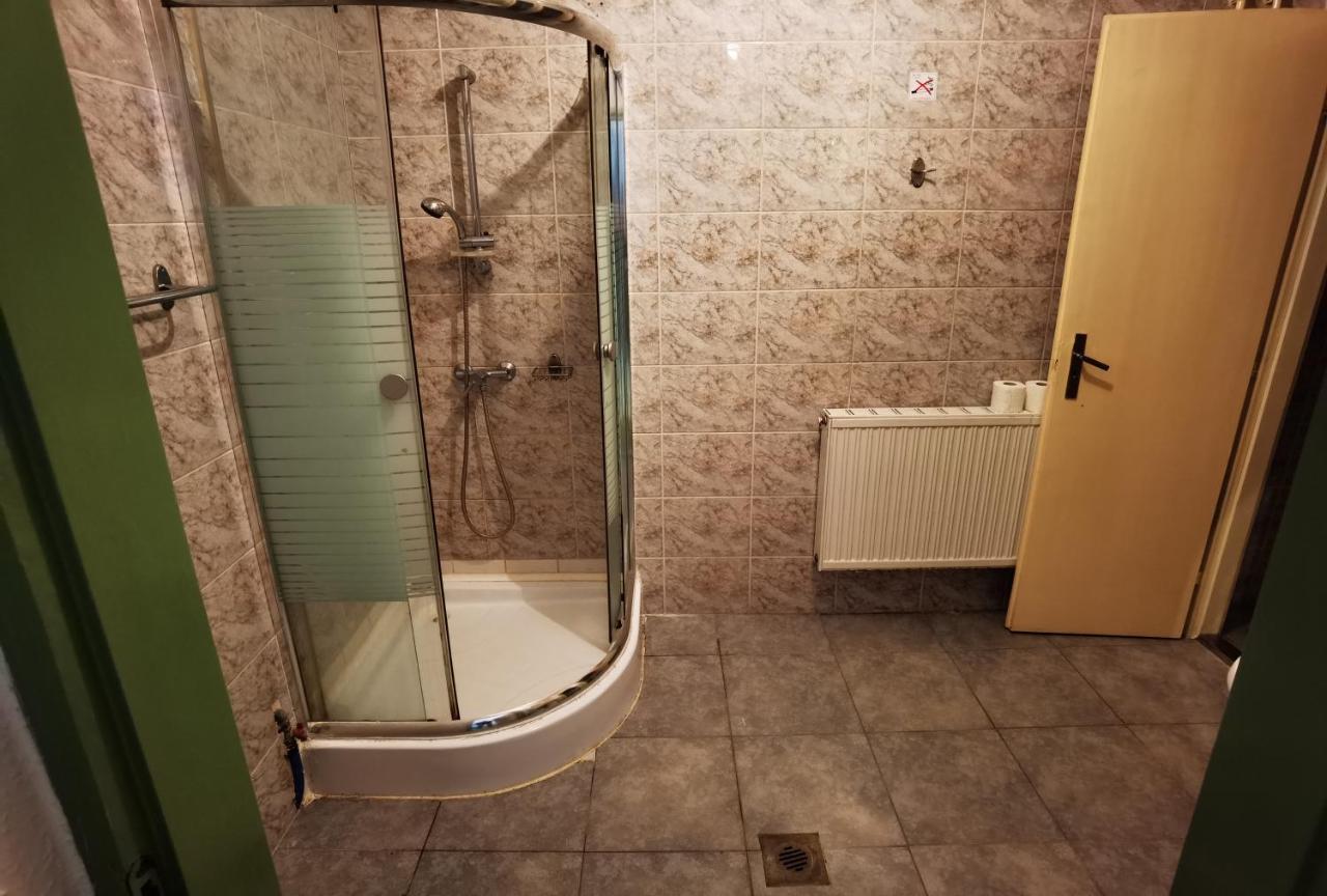 Komplex -Rendezvenytermek-Panzio-Apartman-Irodak- Mateszalka Bagian luar foto