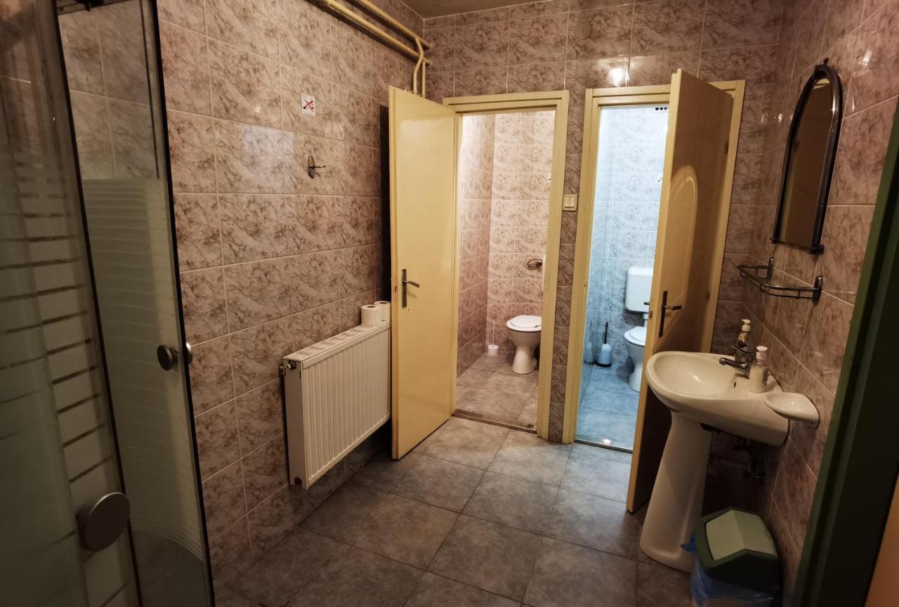 Komplex -Rendezvenytermek-Panzio-Apartman-Irodak- Mateszalka Bagian luar foto