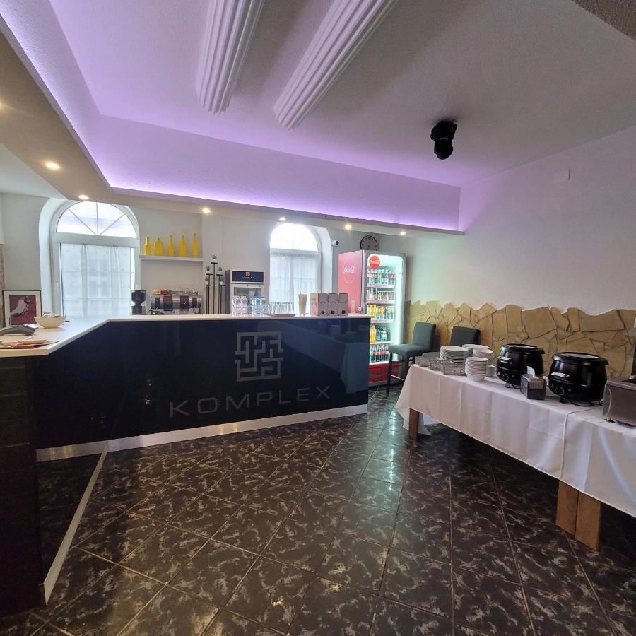 Komplex -Rendezvenytermek-Panzio-Apartman-Irodak- Mateszalka Bagian luar foto